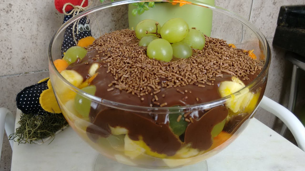 Ir para  <p>3 caixinhas de bebida sabor chocolate (opcional zero lactose)<br />
1/3 de x&iacute;cara de amido de milho<br />
3 colheres de sopa de a&ccedil;&uacute;car<br />
2 x&iacute;caras de frutas da sua...